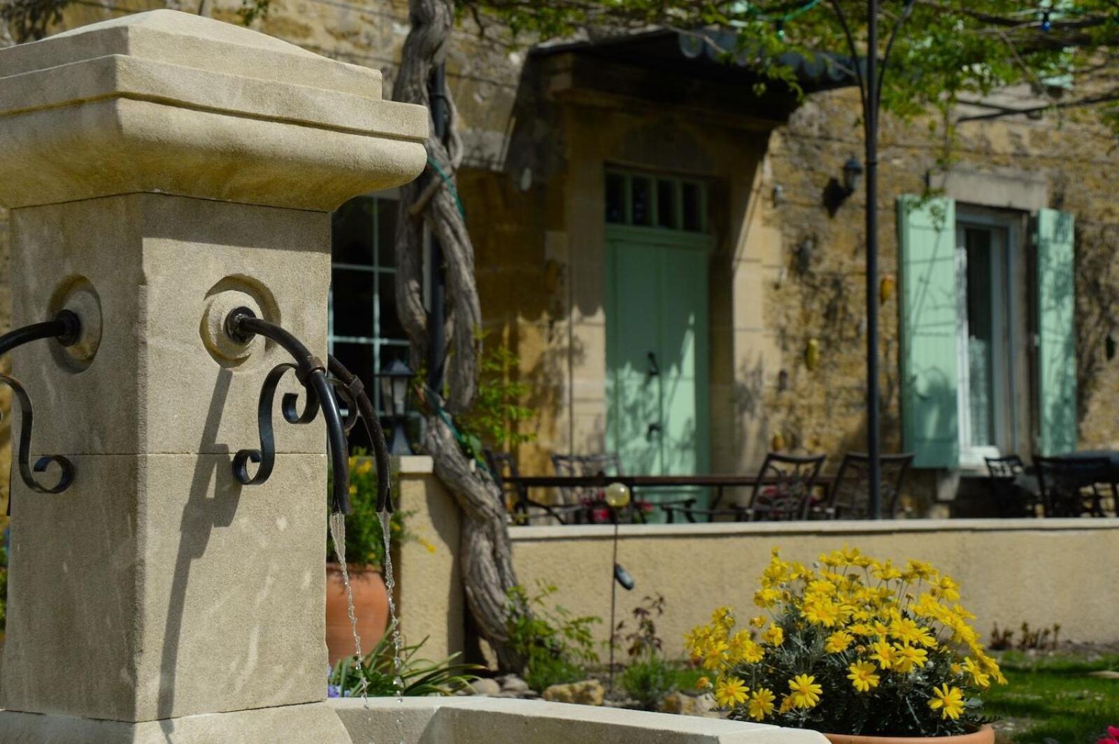 Fontaine Des Magnarelles Hotel Althen-des-Paluds Exterior photo